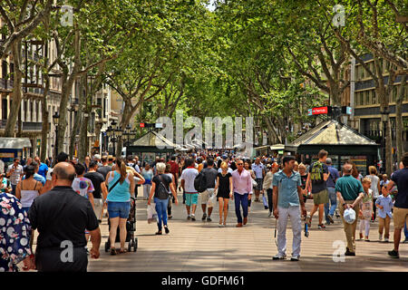 La Rambλa, die berühmteste Straße von Barcelona (und eine der berühmtesten der Welt), Katalonien, Spanien Stockfoto