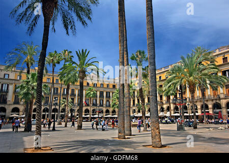 Die Placa Reial (Royal Square), neben La Rambla, Barri Gotic (gotisches Viertel), Barcelona, Katalonien, Spanien Stockfoto