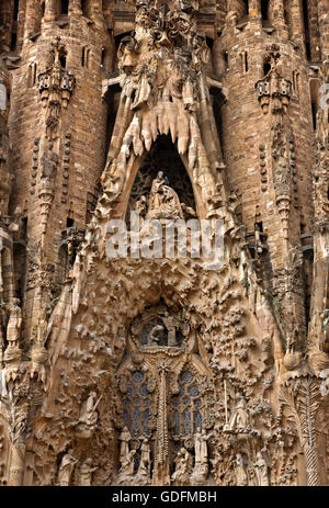 "Detail" aus der Geburtsfassade der Sagrada Famila (Architekt Antoni Gaudi), "Markenzeichen" von Barcelona, Katalonien, Spanien. Stockfoto