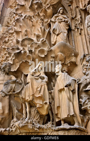 "Detail" aus der Geburtsfassade der Sagrada Familia (Architekt Antoni Gaudi), "Markenzeichen" von Barcelona, Katalonien, Spanien. Stockfoto