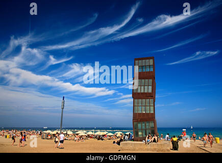 "L'estel Ferit" Kunstinstallation von Rebecca Horn, Strand von Barceloneta, Barcelona, Katalonien, Spanien. Stockfoto