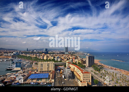 Die Barceloneta, Barcelona, Cataonia, Spanien. Blick vom Torre de St. Sebastia - Miramar (Montjuic) Seilbahn Stockfoto