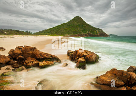 Zenith-Strand und Tomaree Head im Tomaree National Park. Stockfoto