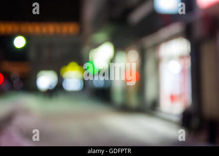 abstrakte leere Witer Stadt Straße Hintergrund unscharf warmes Licht mit heißen roten Fleck mit Bokeh-Effekt Stockfoto