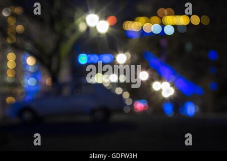 Zusammenfassung Hintergrund unscharf Straße warm, cool blau und lila City Lights mit Bokeh-Effekt. Stockfoto