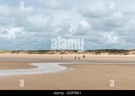 Figuren am Strand von Formby Punkt in Merseyside. Stockfoto