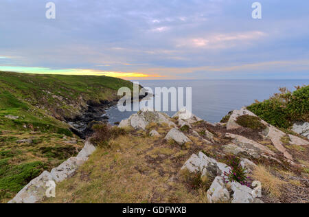 Sonnenuntergang über der Küste in Botallack in North Cornwall Stockfoto