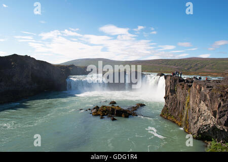 Island, Nordeuropa: Godafoss, der Wasserfall der Götter, eine der spektakulärsten Wasserfälle in Island vom Fluss geboren Skjalfandafljot Stockfoto
