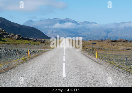 Island: Landschaft aus der Route 1 oder der Ring Road, einer 1332 Kilometer Nationalstraße, die um Island führt Stockfoto