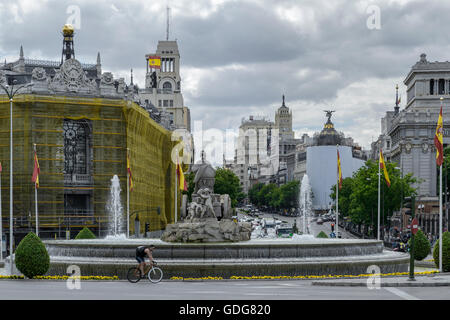 Quelle la Cibeles mit der Bank Spaniens und Straße Gran Via im Hintergrund der Stadt Madrid, Spaniens Hauptstadt Stockfoto