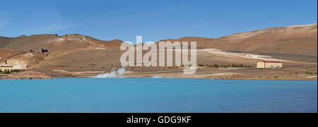 Island: Blick auf Bjarnarflag light blue lagoon, einem 1969 Geothermie-Kraftwerke in den Myvatn Region in der nördlichen Island Stockfoto