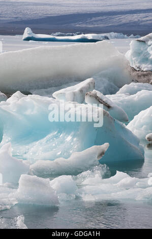 Island: Einzelheiten über das Eis, Eisberge in der Gletscherlagune Jökulsárlón, ein Gletschersee im Vatnajökull-Nationalpark Stockfoto