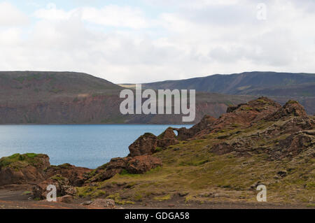 Island: die schwarzen Sand und Felsen See Kleifarvatn, auf Reykjanes Halbinsel und auf der Fissur Zone der Mid-Atlantic Ridge Stockfoto