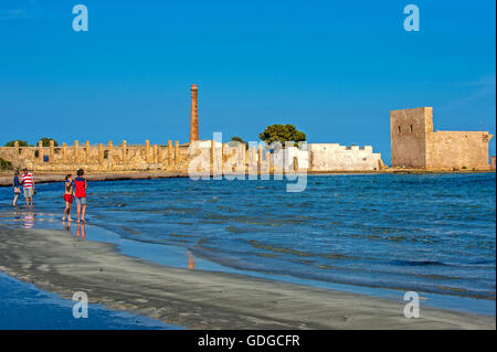 Italien-Sizilien - orientierten Natur Reserve Wildlife Oasis Vendicari >-Tonnara und Vendicari Turm Stockfoto