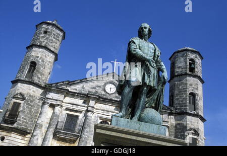 die Catedral mit einem Columbus-Denkmal in der alten Stadt von Cardenas in der Provinz Matanzas auf Kuba in der Karibik. Stockfoto