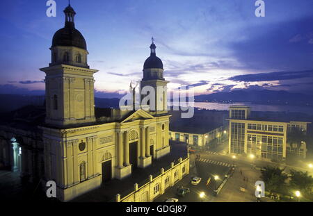 Die Kathedrale am Parque Cespedes in der Stadt Santiago De Cuba auf Kuba in der Karibik. Stockfoto