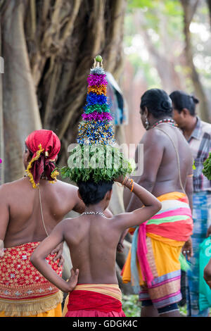 ein indischer Art Fire Walk Festival in der Stadt Yangon in Myanmar in Südostasien. Stockfoto