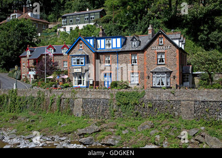 Glenville House am Ufer des East Lyn River Lynmouth Devon UK Stockfoto