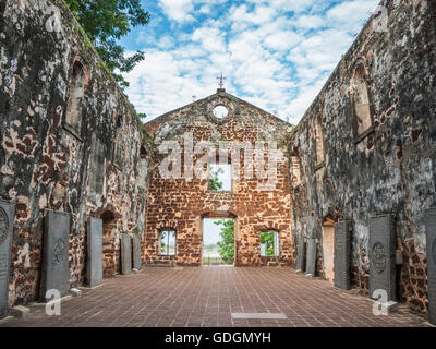 Im Inneren der Ruine der St. Pauls-Kirche in Malacca, Malaysia. Stockfoto