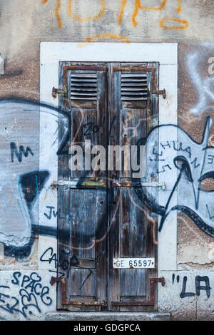 Abstrakten Graffiti-Bild in einem ausgewiesenen Parkplatz nahe dem Bahnhof Genf Stockfoto