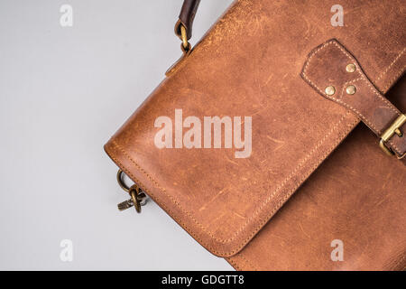 Brown Vintage Leder Aktentasche mit Gurt und Messing Schnalle, Stockfoto