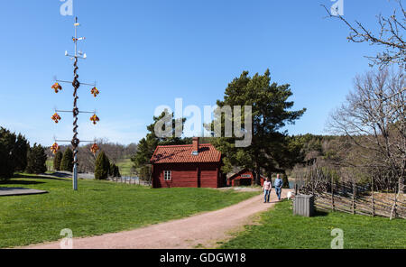 KASTELLHOLM, ALAND AUF 8. MAI 2016. Blick auf das Jan Karlsgården Freilichtmuseum. Homestead. Nicht identifizierte Personen. Redaktionelle Nutzung. Stockfoto