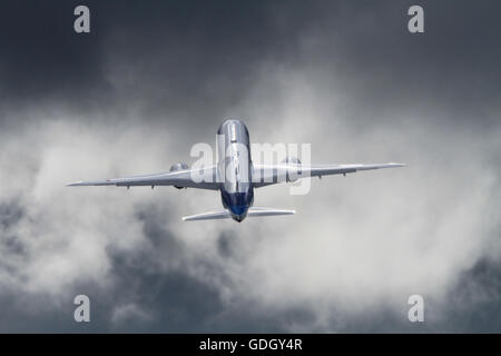 Boeing 787 Dreamliner, All Nipon Airways Livree, Aufbruch in stimmungsvoller Himmel. Stockfoto