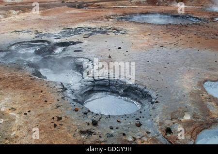 Island: Hverir, eine geothermische Gebiet in der Mývatn Region berühmt für seine Fumarolen, heißen Quellen und Schwefel Stockfoto