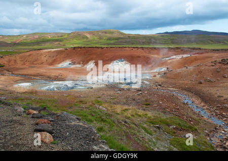 Island: Hverir, eine geothermische Gebiet in der Mývatn Region berühmt für seine Fumarolen, heißen Quellen und Schwefel Stockfoto