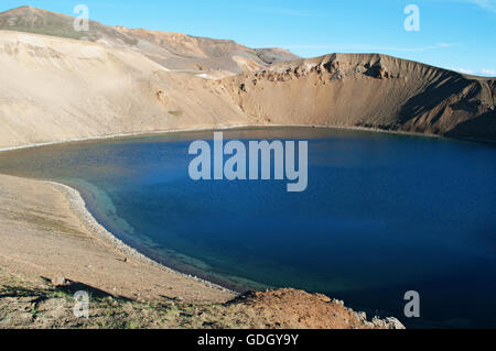 Island: Viti Krater und See. Viti ist eine Explosion Krater gebildet im Jahre 1734 durch eine massive Eruption in der Krafla-Vulkan Stockfoto