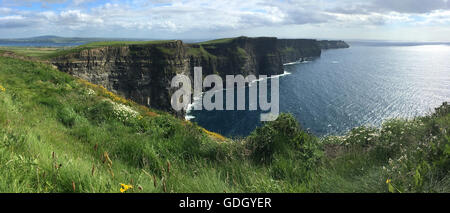 Die Klippen von Moher - befindet sich am südwestlichen Rand der Region Burren im County Clare, Irland. Stockfoto