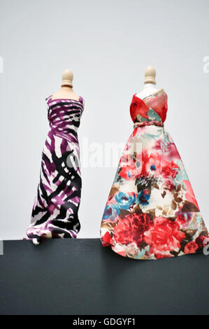 Schaufensterpuppen Couture mit Designer-Kleider Stockfoto