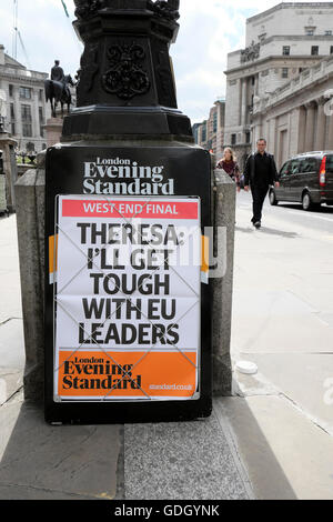 Evening Standard Zeitung Poster PM Theresia Mai 2018 Zeichen "Theresa: Ich werde hart mit den Führern der EU'-Schild in der Nähe der Bank von England, London UK KATHY DEWITT Stockfoto