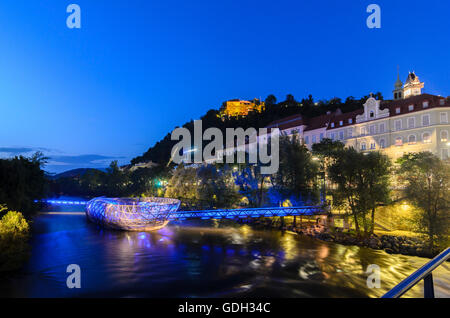 Graz: Mur-Insel in der Mur, Schlossberg mit dem Uhrturm, Region Graz, Steiermark, Steiermark, Österreich Stockfoto