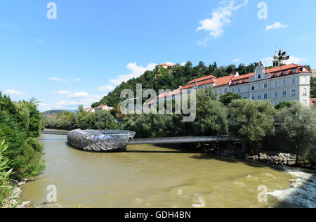 Graz: Mur-Insel in der Mur, Schlossberg mit dem Uhrturm, Region Graz, Steiermark, Steiermark, Österreich Stockfoto