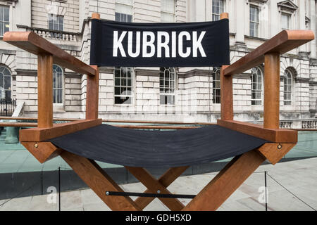 "Kubrick"-Regiestuhl außerhalb Somerset House in London. Stockfoto