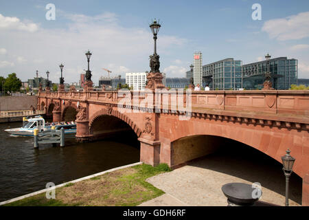 Hauptbahnhof und Moltkebruecke Brücke, Spree, Bonns Regierungsviertel in Berlin Stockfoto