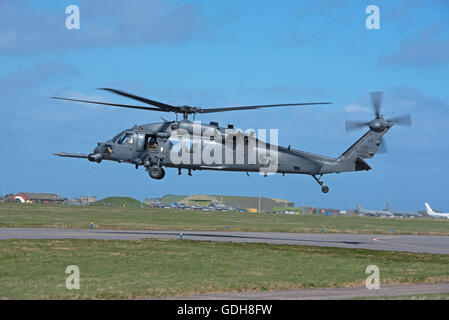 USAF Sikorsky HH - 60G Pave Hawk Heimatbasis RAF Lakenheath (LN) auf Übung an RAF Lossiemouth, Moray. Schottland.  SCO 10.742 Stockfoto