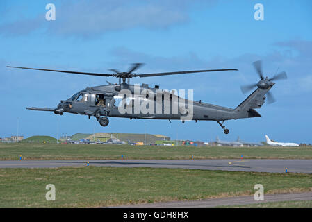USAF Sikorsky HH - 60G Pave Hawk Heimatbasis RAF Lakenheath (LN) auf Übung an RAF Lossiemouth, Moray. Schottland.  SCO 10.744. Stockfoto