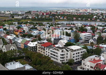 Island: Skyline von Reykjavik, die Hauptstadt und die größte Stadt der Insel, von dem 73 Meter hohen Turm der Hallgrimskirkja, hallgrimur Kirche gesehen Stockfoto