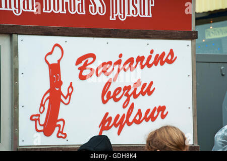 Reykjavik, Island: Blick auf den Stand der Baejarins Beztu Pylsur, stehen die berühmtesten Hotdogs in der Stadt Stockfoto