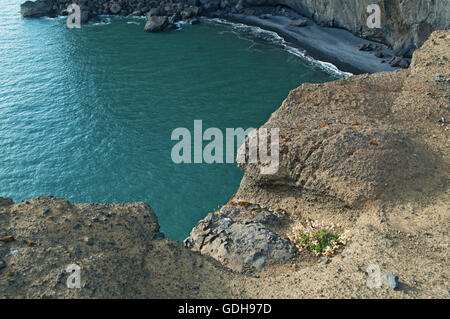 Island: Blick auf Reynisfjara Strand, nahe dem Dorf Vik i Myrdal, ist eines der beeindruckendsten schwarzen Sand Strand in Island Stockfoto