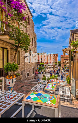 Italien-Sizilien-Taormina - künstlerische lokal mit Keramik - Gasse Stockfoto