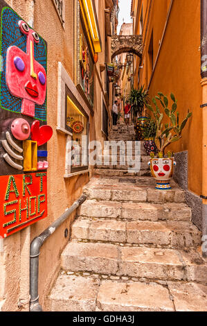 Italien-Sizilien-Taormina - künstlerische lokal mit Keramik - Gasse Stockfoto