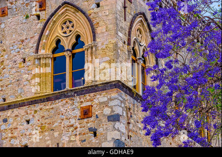 Italien-Sizilien-Taormina-Duchi di Santo Stefano Palace - Fenster Stockfoto