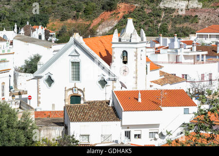 Alte Dorf und Nossa Senhora da Assunçao Kirche, Algarve, Portugal Stockfoto