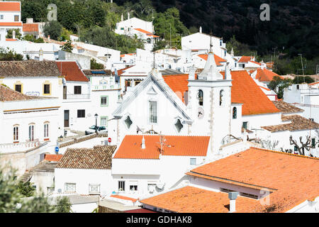 Alte Dorf und Nossa Senhora da Assunçao Kirche, Algarve, Portugal Stockfoto