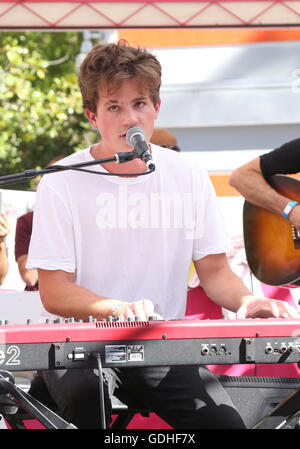 Las Vegas, NV, USA. 16. Juli 2016. 16. Juli 2016 - Las Vegas, Nevada - Charlie Puth. Charlie Puth führt bei GO Pool im Flamingo Las Vegas. Bildnachweis: MJT/AdMedia Credit: Mjt/AdMedia/ZUMA Draht/Alamy Live-Nachrichten Stockfoto