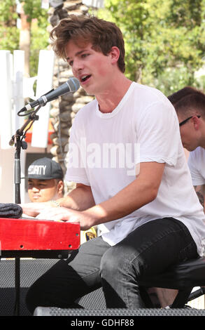 Las Vegas, NV, USA. 16. Juli 2016. 16. Juli 2016 - Las Vegas, Nevada - Charlie Puth. Charlie Puth führt bei GO Pool im Flamingo Las Vegas. Bildnachweis: MJT/AdMedia Credit: Mjt/AdMedia/ZUMA Draht/Alamy Live-Nachrichten Stockfoto