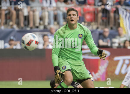 Vancouver, British Columbia, Kanada. 16. Juli 2016. MLS Fußball - Torwart JOE BENDIK (#1) der Orlando City SC Uhren als den Ball führt ihn ins Netz für Ziel im BC Place Stadium in Vancouver Whitecaps. Bildnachweis: Christopher Morris/ZUMA Draht/Alamy Live-Nachrichten Stockfoto